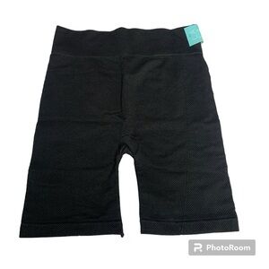 LA LA active black biker shorts size XL NWT does have some texture on them